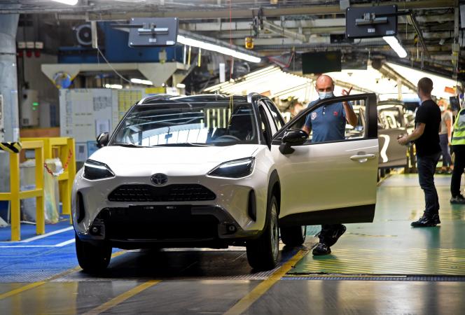 Un ligne de fabrication de Toyota Yaris dans l’usine d’Onnaing (Nord), le 12 juillet 2021.