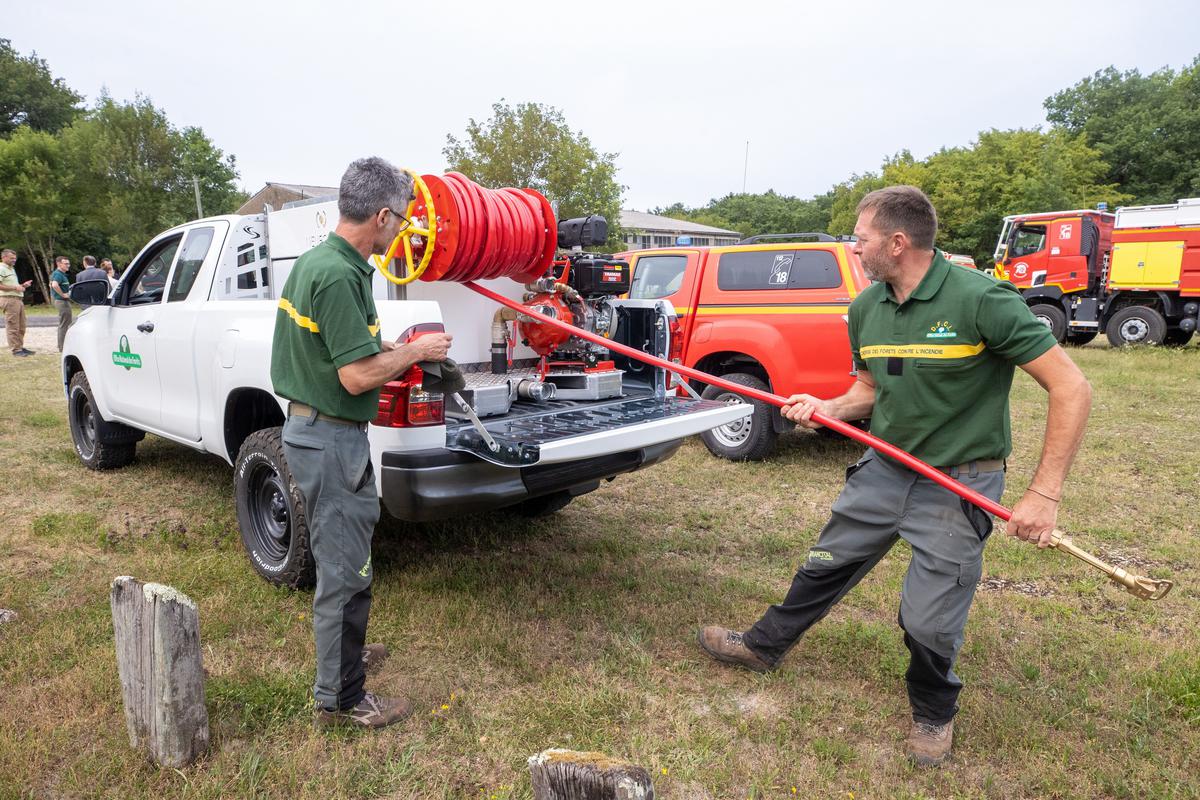 Les agents de l’ONF sont dotés d’un 4x4 avec une cuve de 600 litres pour intervenir sur des feux naissants.